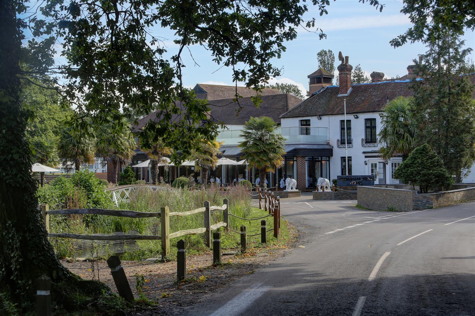 Frensham Pond Country House Hotel & Spa ファーナム エクステリア 写真