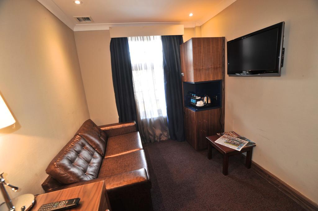 Frensham Pond Country House Hotel & Spa ファーナム エクステリア 写真