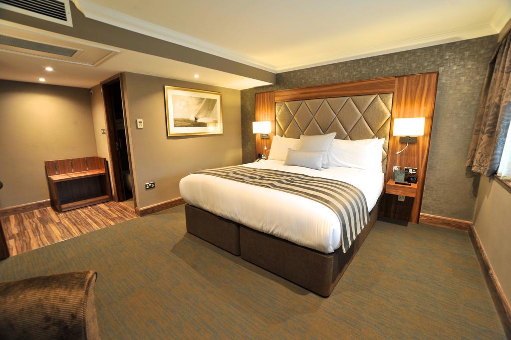 Frensham Pond Country House Hotel & Spa ファーナム エクステリア 写真